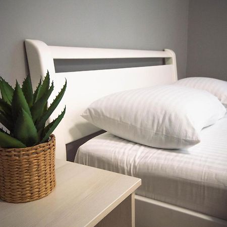 Kyiv Lesi 3 Studio Apartment Dış mekan fotoğraf